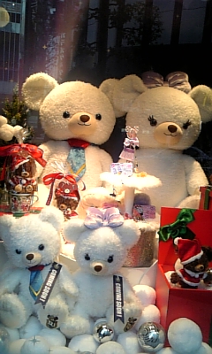 笑顔 のタネは ここにある 白いクマさん ディズニーストア渋谷公園通り店
